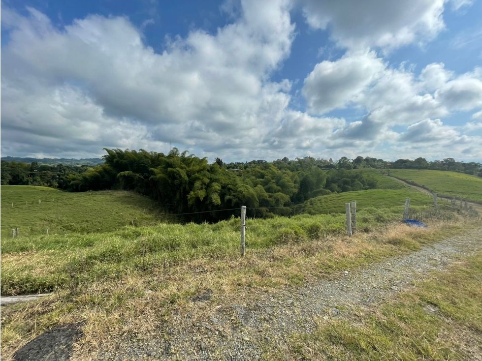 Finca en venta Quindío Circasia Circasia 400 m2 Habitaciones 3 Baños 2 Garajes 5 Precio $2200000000