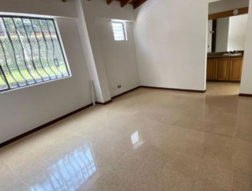 Casa en arriendo o venta Antioquia Envigado La Sebastiana 204 m2 Habitaciones 4 Baños 4 Garajes 3 Precio venta $900000000 Precio arriendo $6300000