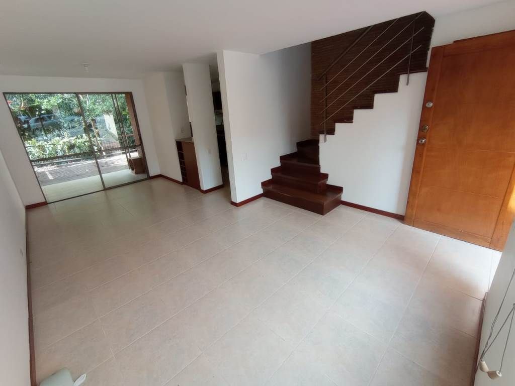 Casa en venta Antioquia Envigado Cumbres 120 m2 Habitaciones 3 Baños 2 Garajes 3 Precio $680000000