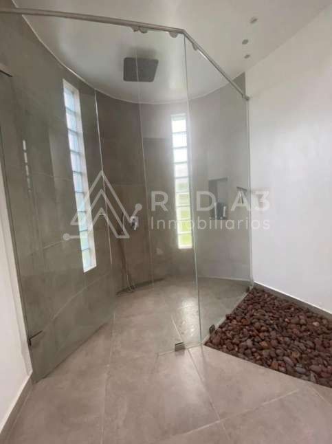 Casa en venta Risaralda Pereira Pereira 400 m2 Habitaciones 3 Baños 4 Garajes 10 Precio $870000000