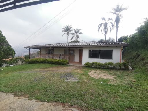 Casa en arriendo Antioquia Envigado San Rafael 330 m2 Habitaciones 4 Baños 6 Garajes 3 Precio $8000000