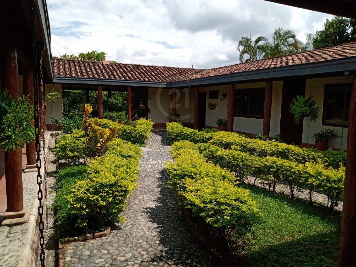 Edificio en venta Valle Del Cauca El Cerrito El Cerrito 747 m2 Habitaciones 10 Baños 11 Garajes 13 Precio $1190000000