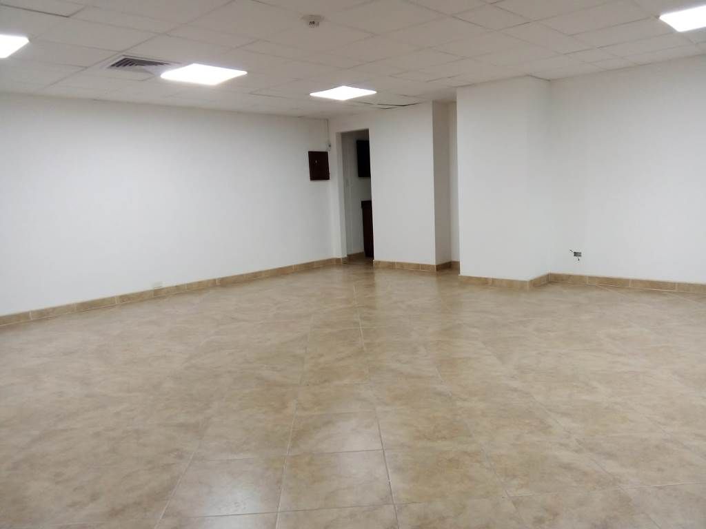 Oficina en arriendo Antioquia Medellín Manila 60 m2 Habitaciones 0 Baños 0 Garajes 2 Precio $4300000