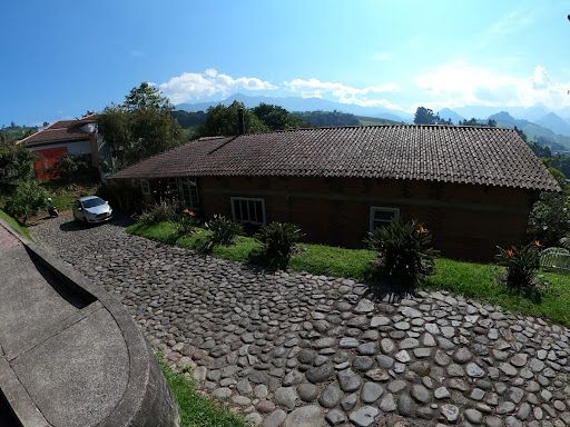Casa en venta Caldas Manizales Br Cerros De La Alhambra 200 m2 Habitaciones 5 Baños 6 Garajes 1 Precio $1800000000