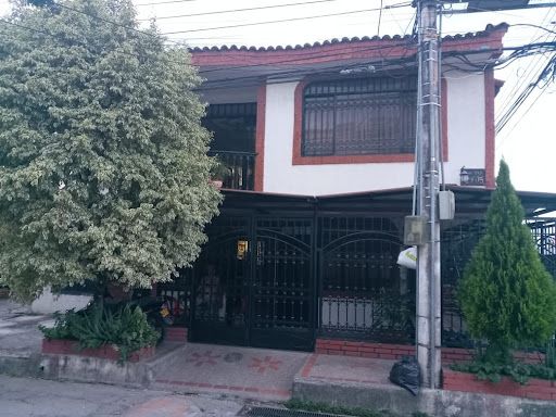 Casa en venta Huila Neiva Cd Calamari 161 m2 Habitaciones 5 Baños 6 Garajes 2 Precio $390000000