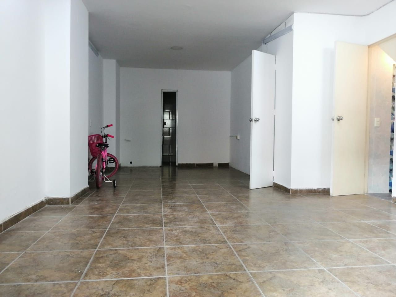 Local Comercial en arriendo Antioquia Medellín Lorena 0 m2 Habitaciones 0 Baños 10 Garajes 1 Precio $1900000