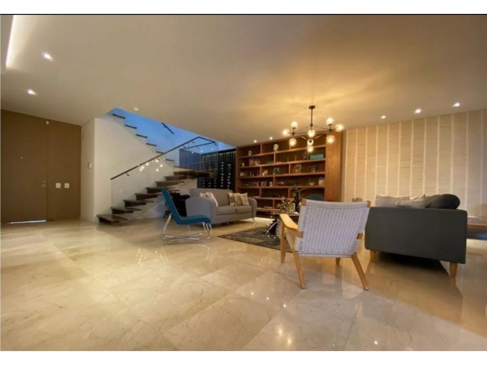 Casa en arriendo o venta Antioquia Envigado Zúñiga 325 m2 Habitaciones 4 Baños 8 Garajes 7 Precio venta $3000000000 Precio arriendo $20000000