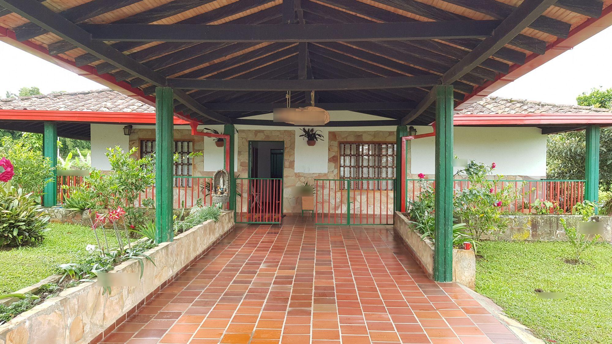 Finca en venta Santander Los Santos Acuarela 2438 m2 Habitaciones 3 Baños 2 Garajes 5 Precio $470000000