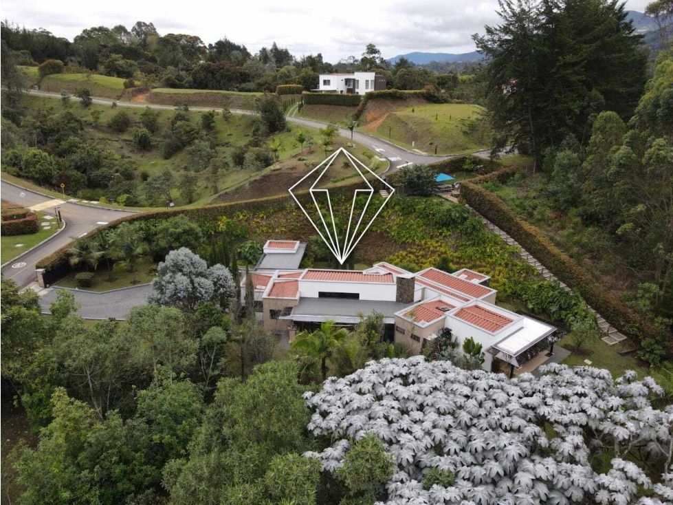 Casa Campestre en venta Antioquia La Ceja La Ceja 350 m2 Habitaciones 3 Baños 8 Garajes 3 Precio $3000000000