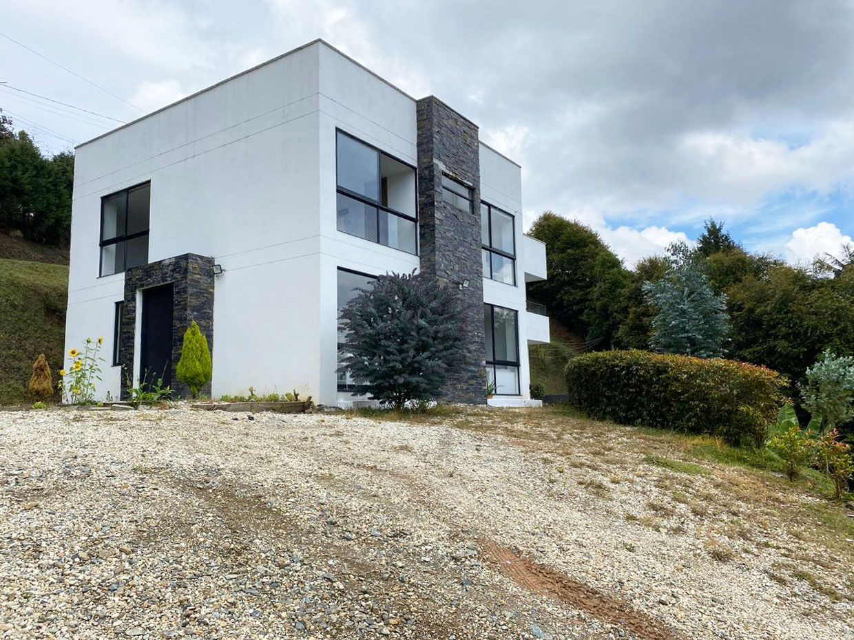 Casa en arriendo Antioquia Rionegro Centro 400 m2 Habitaciones 4 Baños 4 Garajes 10 Precio $14000000