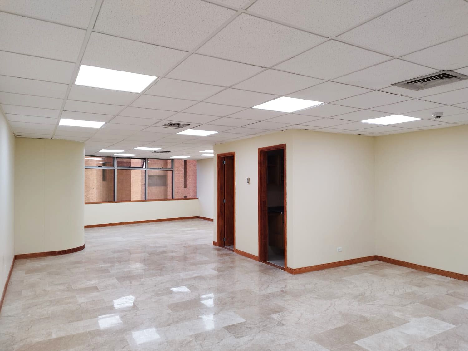 Oficina en arriendo Antioquia Medellín El Poblado 77 m2 Habitaciones 0 Baños 0 Garajes 2 Precio $5000000