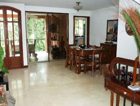 Casa en arriendo o venta Antioquia Medellín El Tesoro 480 m2 Habitaciones 4 Baños 8 Garajes 3 Precio venta $2950000000 Precio arriendo $18970000
