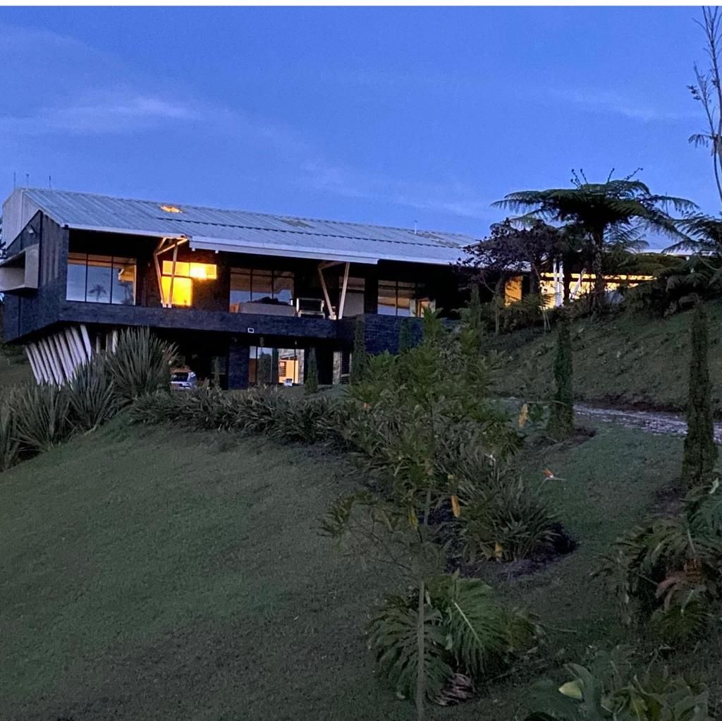 Finca en venta Antioquia El Carmen De Viboral El Carmen De Viboral 291 m2 Habitaciones 5 Baños 8 Garajes 3 Precio $2000000000