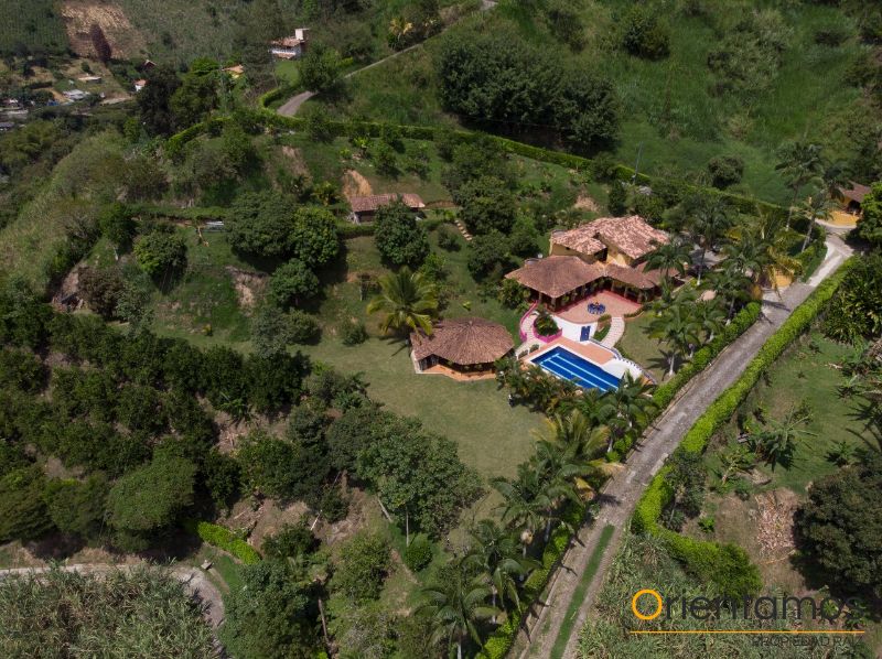 Casa en venta Antioquia Girardota Centro 520 m2 Habitaciones 7 Baños 8 Garajes 17 Precio $6400000000