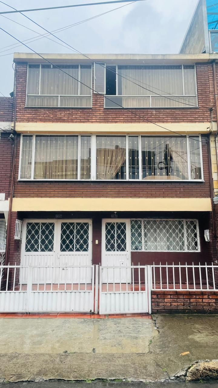Casa en venta Cundinamarca Bogotá Santa Helenita 250 m2 Habitaciones 10 Baños 6 Garajes 2 Precio $900000000