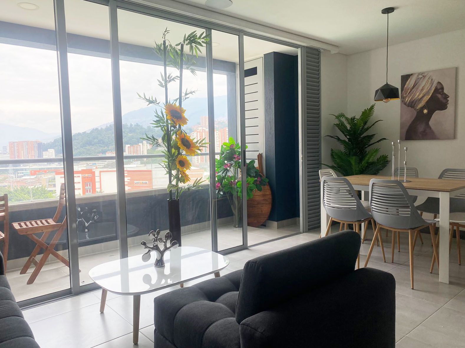 Apartamento en arriendo Antioquia Medellín Simesa 85 m2 Habitaciones 2 Baños 4 Garajes 2 Precio $7150000