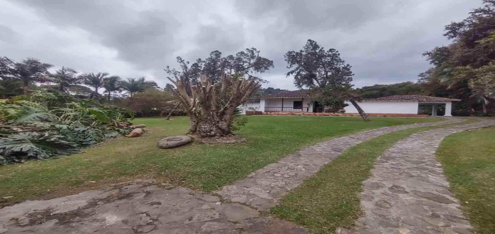 Finca en arriendo Antioquia Rionegro El Porvenir 300 m2 Habitaciones 4 Baños 4 Garajes 3 Precio $6300000