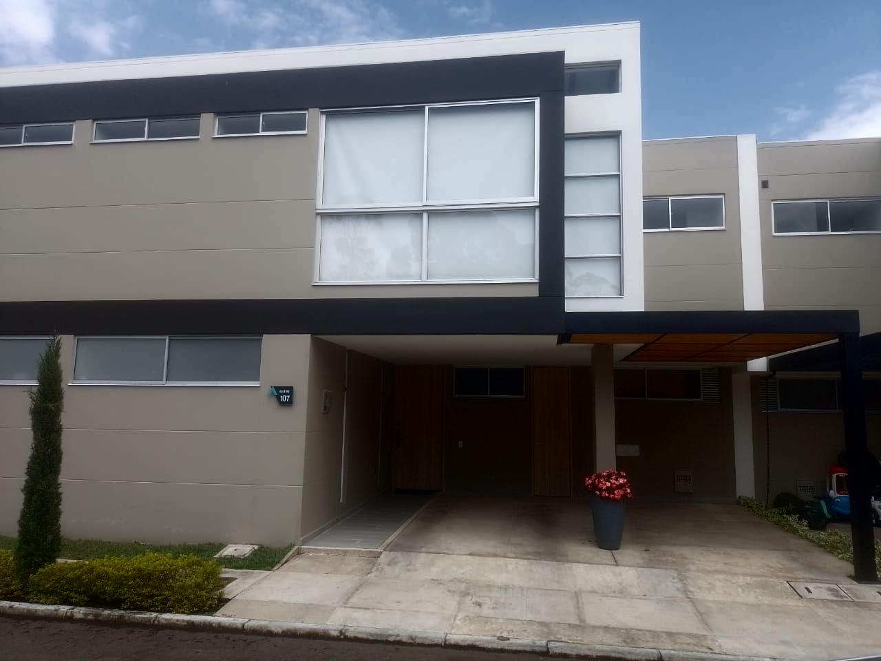 Casa en venta Antioquia Rionegro Gualanday 162 m2 Habitaciones 3 Baños 4 Garajes 3 Precio $1200000000