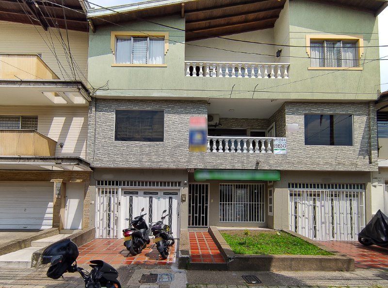 Oficina en arriendo Antioquia Medellín Rosales 80 m2 Habitaciones 0 Baños 3 Garajes 0 Precio $4500000
