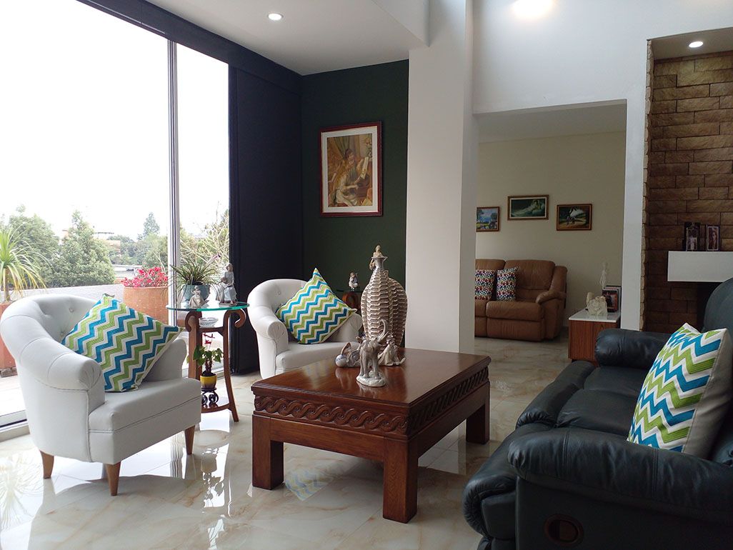 Casa en arriendo o venta Antioquia Envigado La Mesa 270 m2 Habitaciones 3 Baños 6 Garajes 7 Precio venta $1860000000 Precio arriendo $15800000
