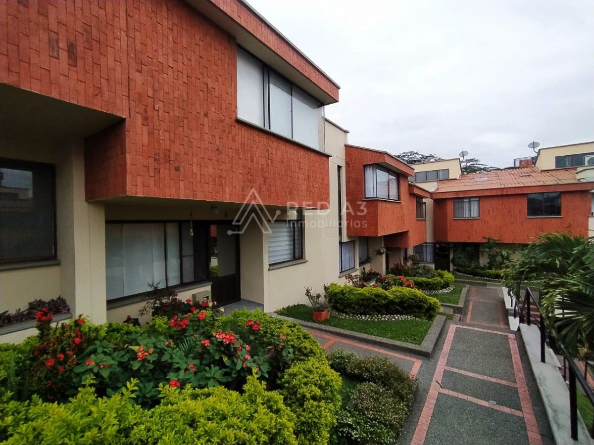 Casa en venta Risaralda Pereira Los Quimbayas 185 m2 Habitaciones 3 Baños 6 Garajes 3 Precio $520000000