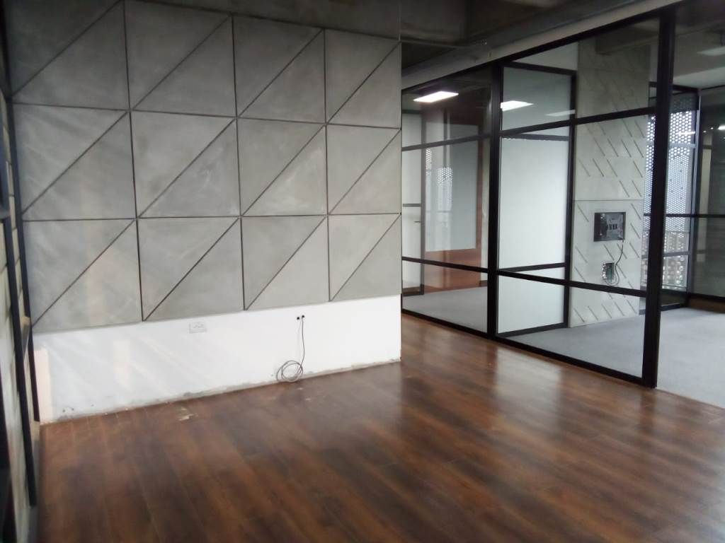 Oficina en venta Antioquia Medellín La Florida 180 m2 Habitaciones 0 Baños 2 Garajes 4 Precio $2200000000