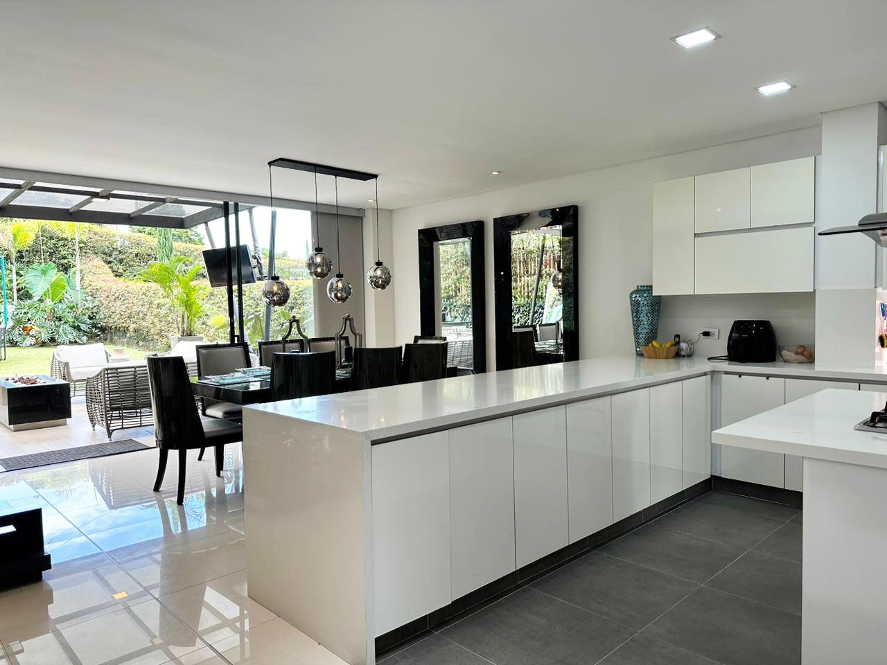 Casa en arriendo Antioquia Envigado Loma Del Atravesado 290 m2 Habitaciones 3 Baños 6 Garajes 5 Precio $15500000