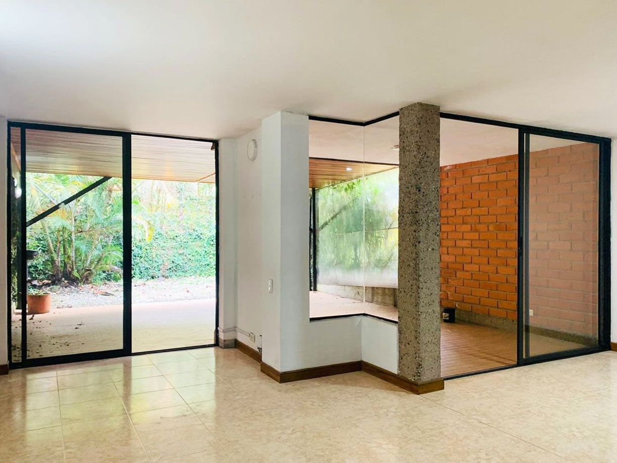 Casa en arriendo Antioquia Envigado El Chinguí 220 m2 Habitaciones 3 Baños 4 Garajes 4 Precio $4800000