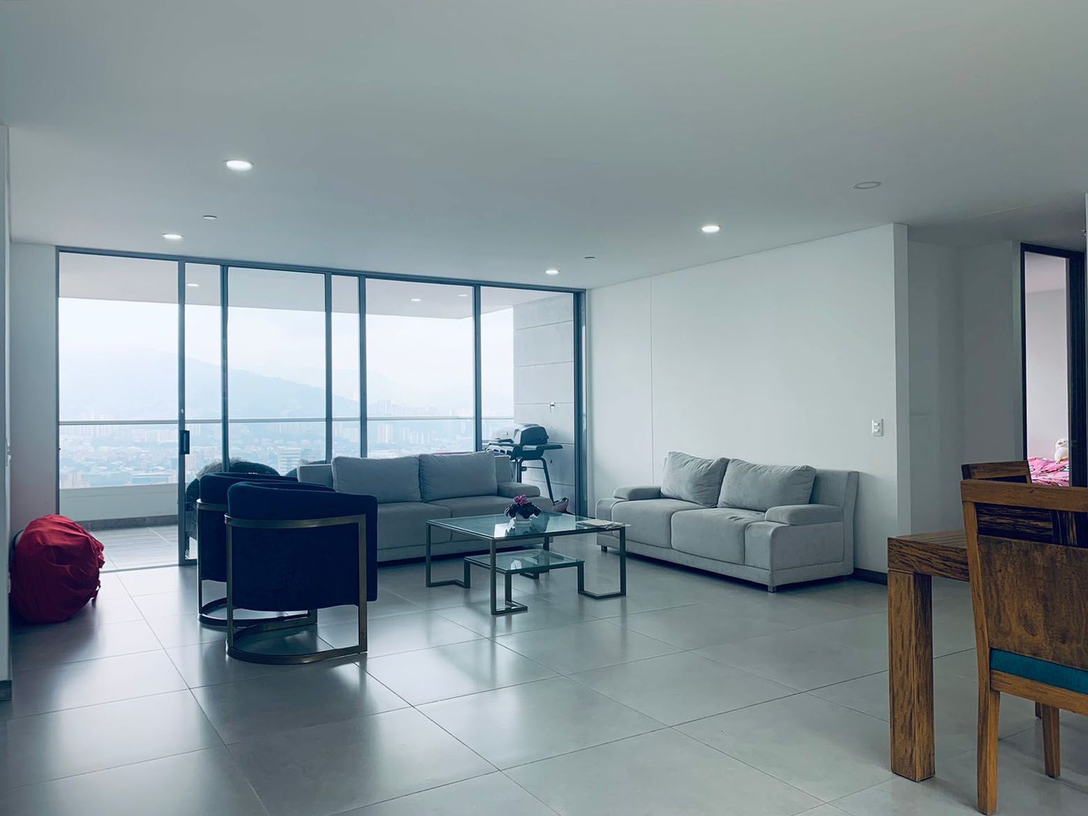 Apartamento en arriendo Antioquia Envigado Zúñiga 180 m2 Habitaciones 3 Baños 6 Garajes 4 Precio $8500000