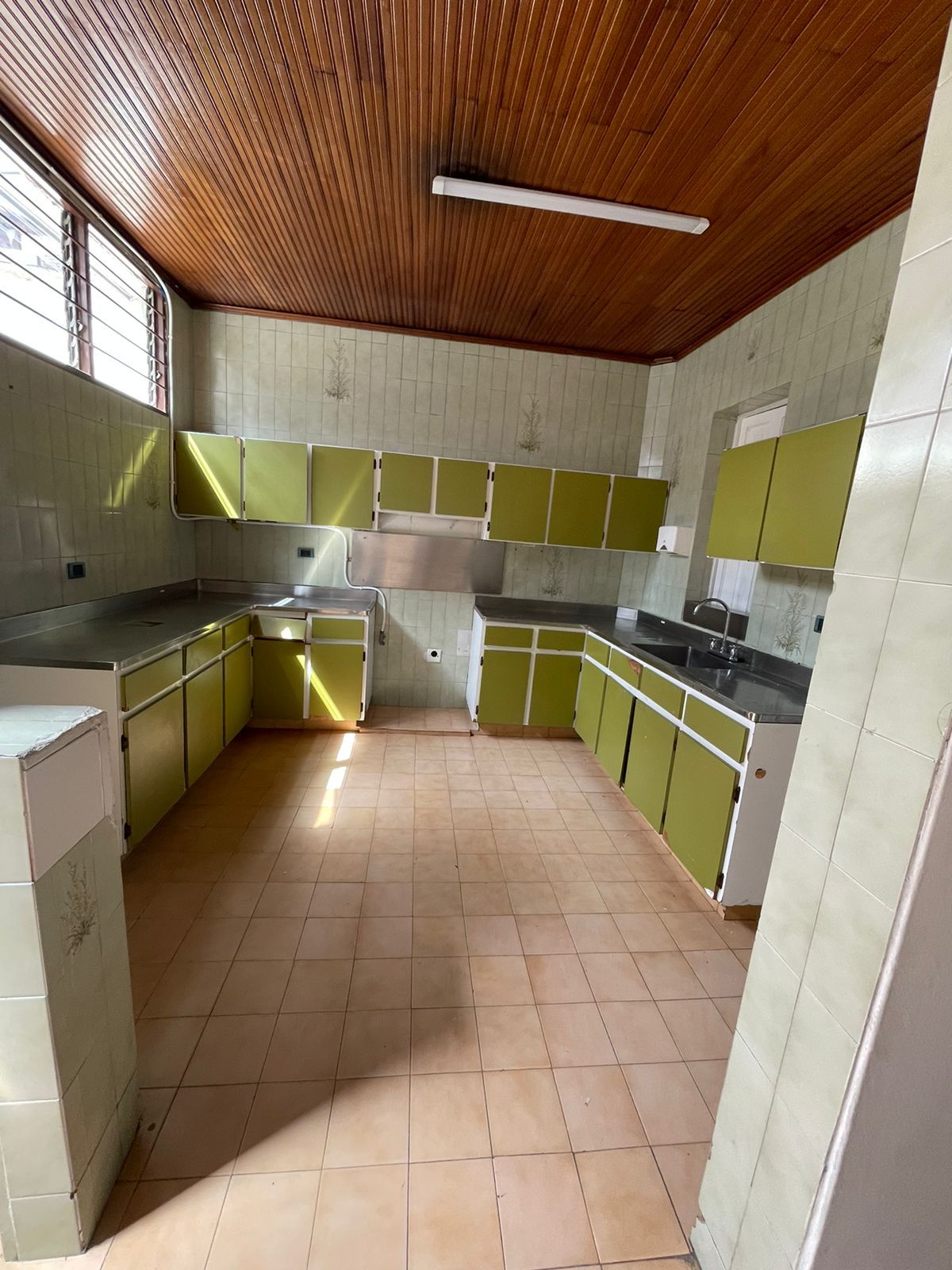 Casa en arriendo Antioquia Medellín Boston 154 m2 Habitaciones 3 Baños 2 Garajes 1 Precio $3000000