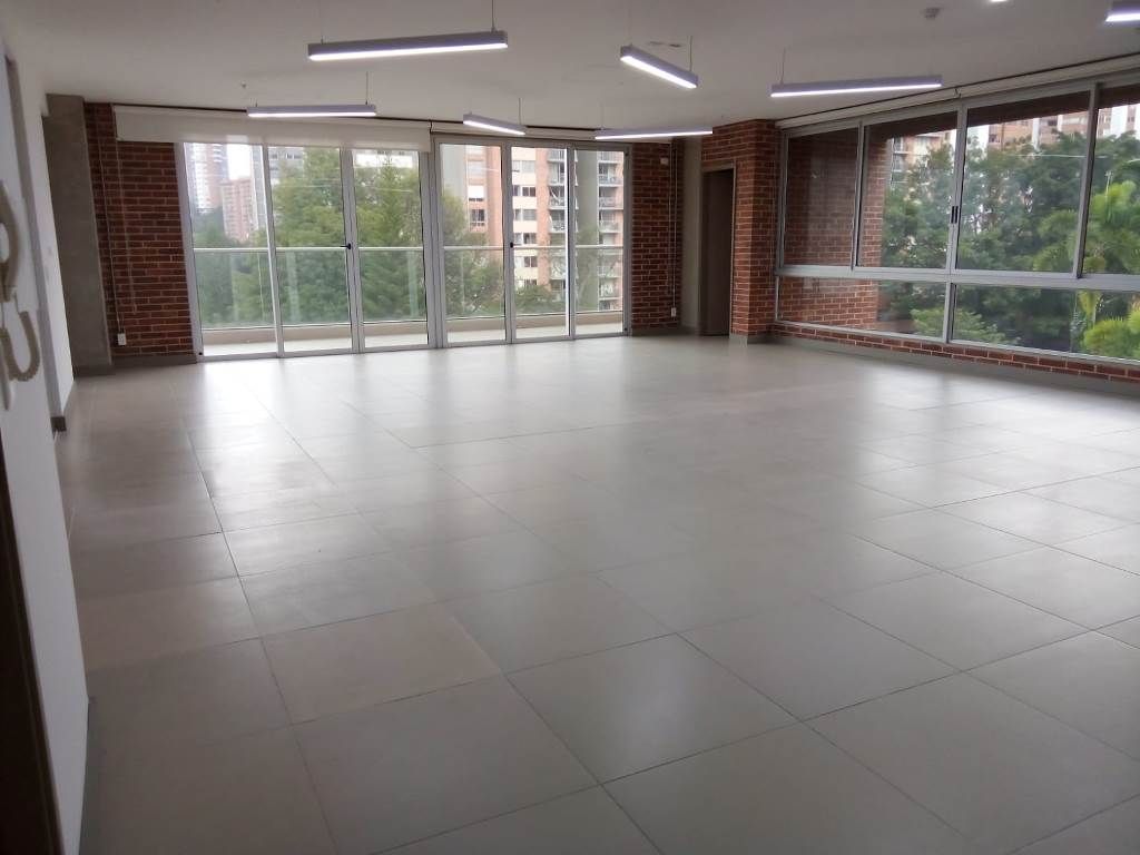 Oficina en arriendo Antioquia Medellín Castropol 168 m2 Habitaciones 0 Baños 2 Garajes 4 Precio $12500000
