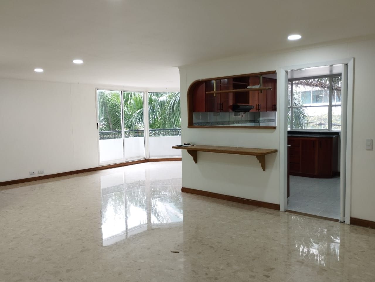 Apartamento en arriendo Antioquia Medellín Alejandria 170 m2 Habitaciones 3 Baños 4 Garajes 3 Precio $6400000