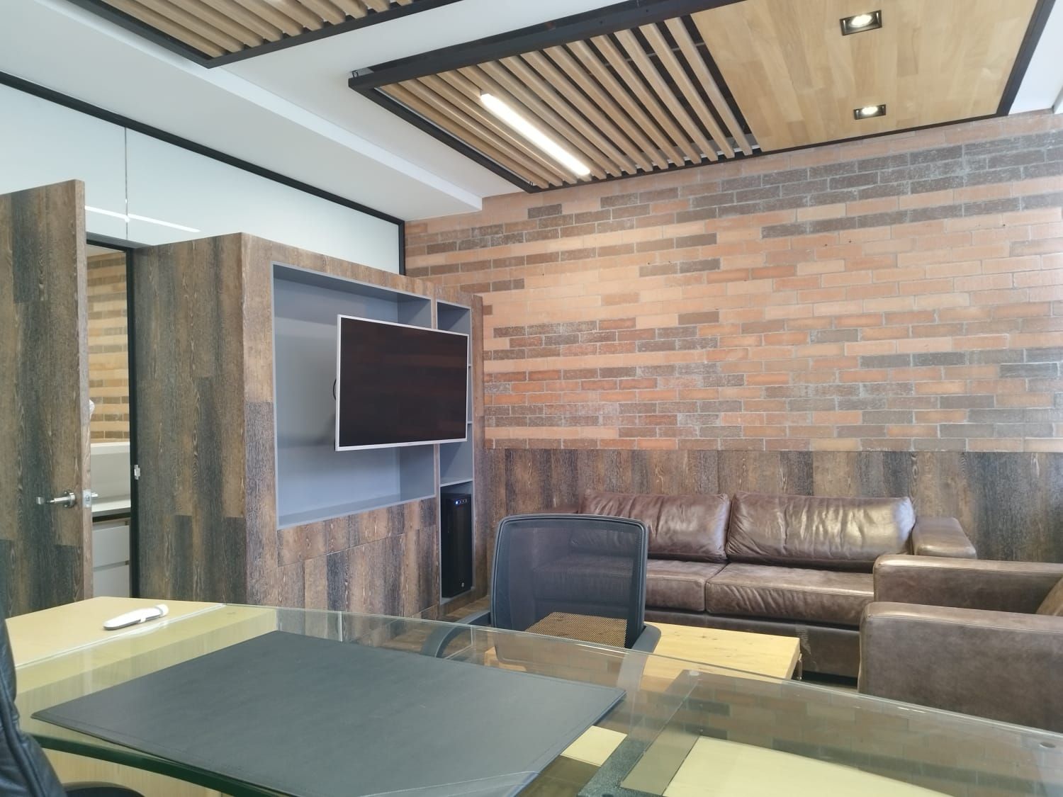 Oficina en arriendo Antioquia Medellín La Aguacatala 52 m2 Habitaciones 0 Baños 0 Garajes 2 Precio $5700000