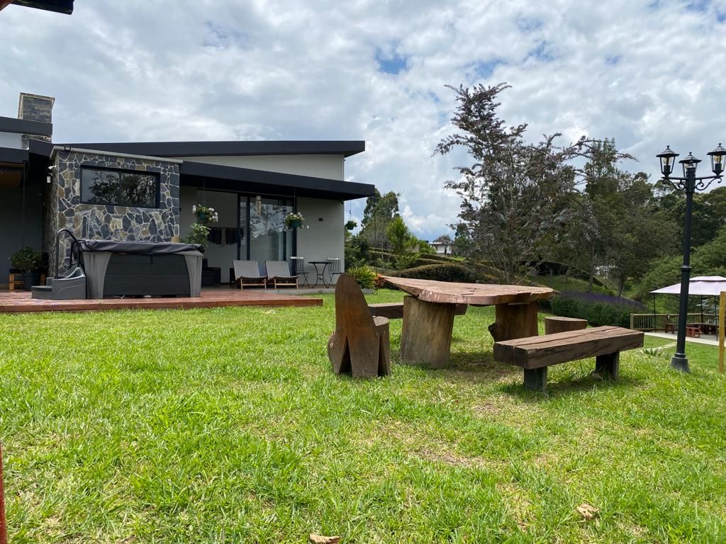 Casa en arriendo Antioquia El Carmen De Viboral Otros 300 m2 Habitaciones 3 Baños 6 Garajes 3 Precio $12400000
