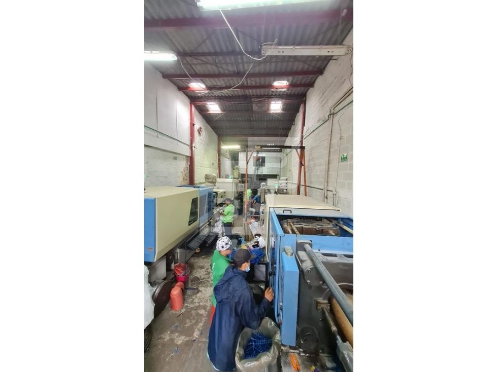 Bodega en venta Antioquia Medellín Trinidad 244 m2 Habitaciones 0 Baños 2 Garajes 2 Precio $1200000000