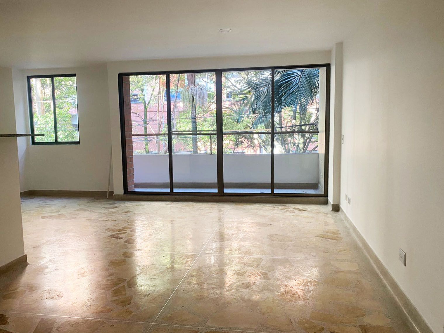 Apartamento en arriendo Antioquia Envigado Bosques De Zúñiga 105 m2 Habitaciones 3 Baños 2 Garajes 2 Precio $3900000