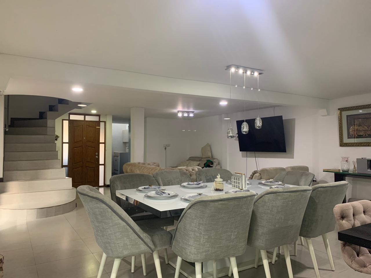 Casa en arriendo Antioquia Envigado La Pradera 190 m2 Habitaciones 4 Baños 6 Garajes 3 Precio $7400000