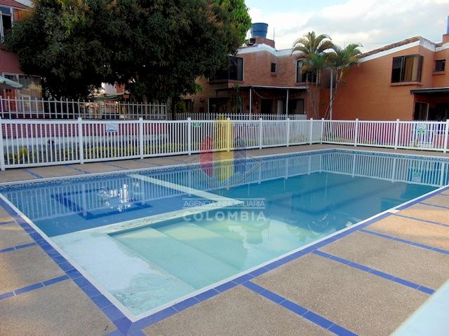 Casa en venta Tolima Ibagué Ub El Poblado 200 m2 Habitaciones 3 Baños 2 Garajes 2 Precio $415000000