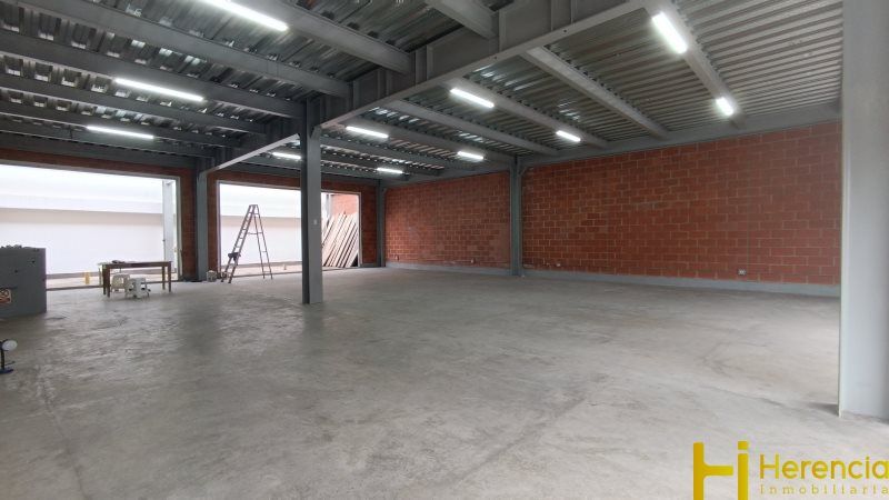 Local en arriendo Antioquia Medellín San Javier No1 300 m2 Habitaciones 0 Baños 2 Garajes 0 Precio $20000000