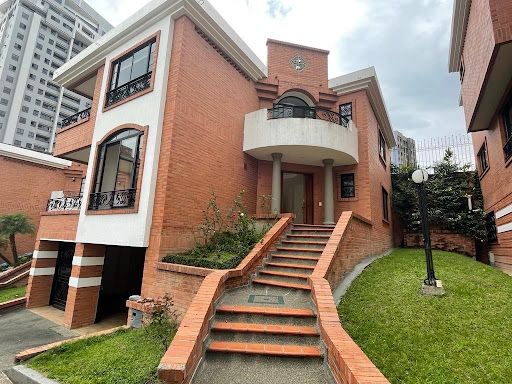 Casa en venta Risaralda Pereira Pinares De San Martin 500 m2 Habitaciones 4 Baños 13 Garajes 5 Precio $1500000000