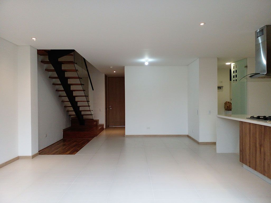 Casa en arriendo Antioquia Envigado El Esmeraldal 220 m2 Habitaciones 3 Baños 6 Garajes 3 Precio $10300000