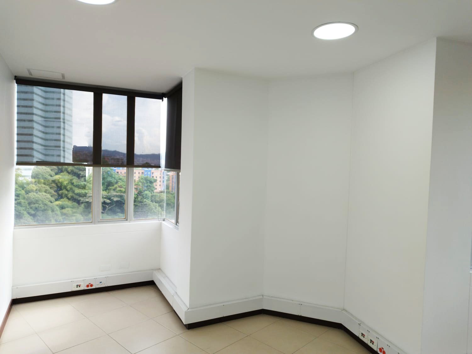 Oficina en arriendo Antioquia Medellín Simesa 91 m2 Habitaciones 0 Baños 0 Garajes 4 Precio $6900000