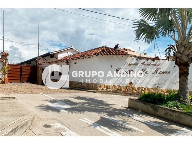 Casa en venta Santander Girón Castilla La Nueva 210 m2 Habitaciones 3 Baños 4 Garajes 3 Precio $500000000