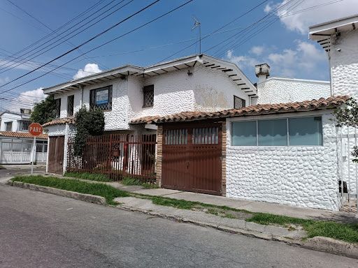 Casa en arriendo Cundinamarca Bogotá Margaritas I Sector 188 m2 Habitaciones 3 Baños 4 Garajes 1 Precio $3500000