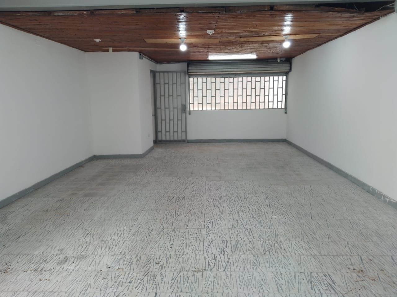 Oficina en arriendo Antioquia Medellín Los Conquistadores 320 m2 Habitaciones 0 Baños 6 Garajes 5 Precio $11500000