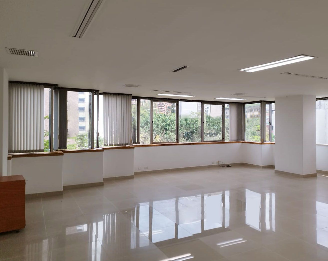 Oficina en arriendo o venta Antioquia Medellín Milla De Oro 89 m2 Habitaciones 0 Baños 0 Garajes 2 Precio venta $870000000 Precio arriendo $6700000