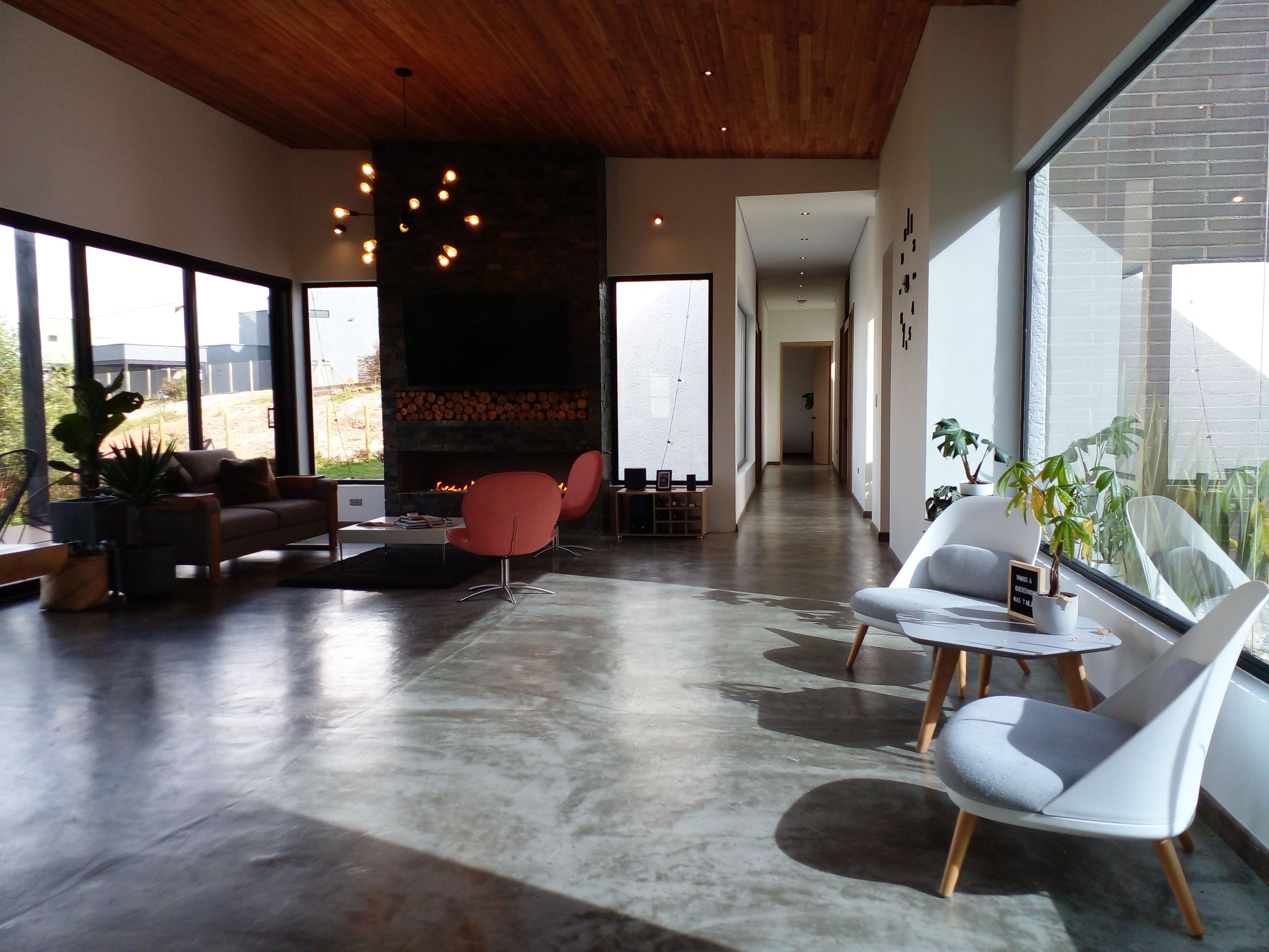 Casa en arriendo o venta Antioquia Envigado La Mesa 370 m2 Habitaciones 3 Baños 6 Garajes 8 Precio venta $1765000000 Precio arriendo $14500000