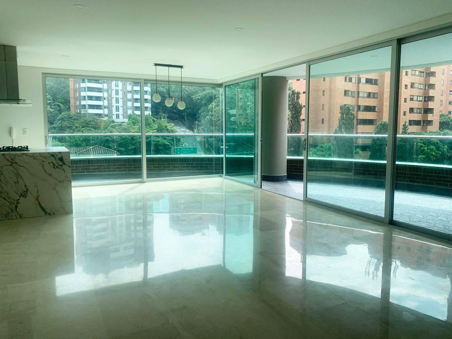 Apartamento en arriendo o venta Antioquia Medellín Castropol 171 m2 Habitaciones 3 Baños 6 Garajes 4 Precio venta $1380000000 Precio arriendo $9200000