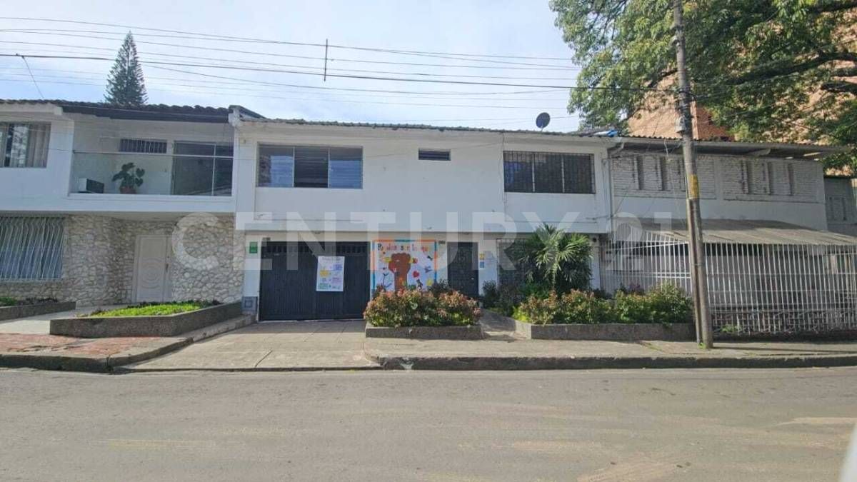 Casa en venta Valle Del Cauca Cali Normandía 345 m2 Habitaciones 4 Baños 4 Garajes 2 Precio $720000000