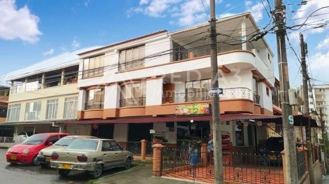 Casa en venta Risaralda Dosquebradas El Progreso 260 m2 Habitaciones 9 Baños 4 Garajes 3 Precio $480000000